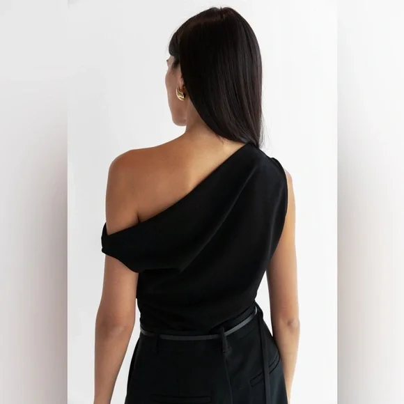 OAK & FORT ASYMMETRIC OFF THE SHOULDER TANK - NWOT - Picture 4 of 6